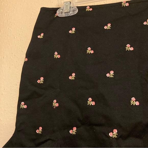 Betsey Johnson Black Floral Skirt - Picture 2 of 8